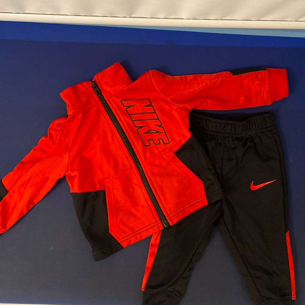 Nike jogging suit